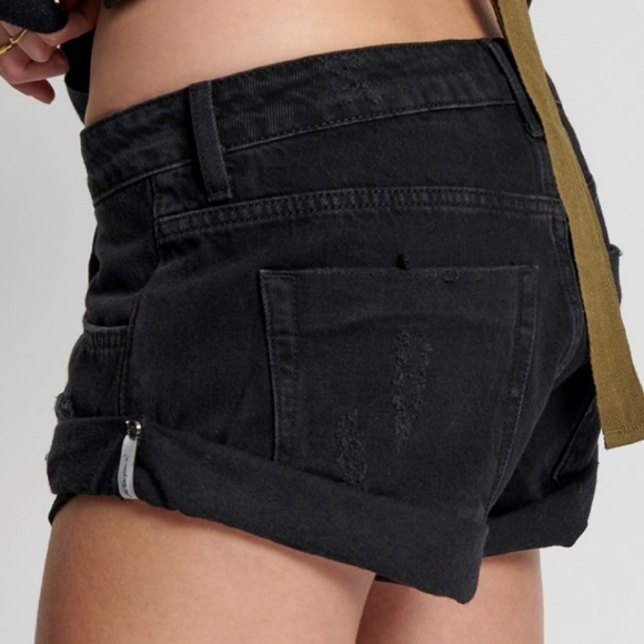 . One Teaspoon Distressed Double Black Bandits Denim Shorts - Picture 2 of 16